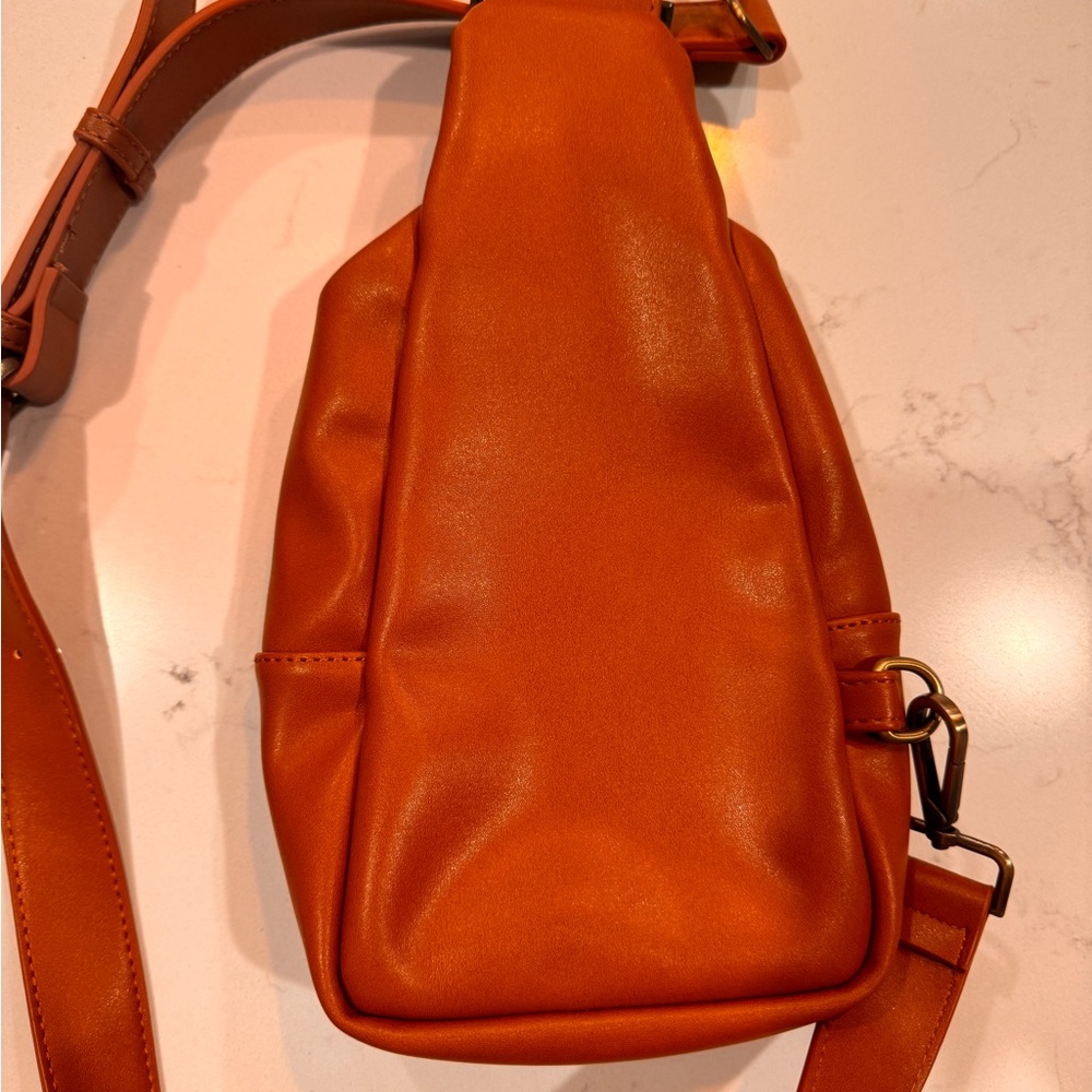 Elegant Tan Woven Leather Crossbody Bag - Picture 3 of 7